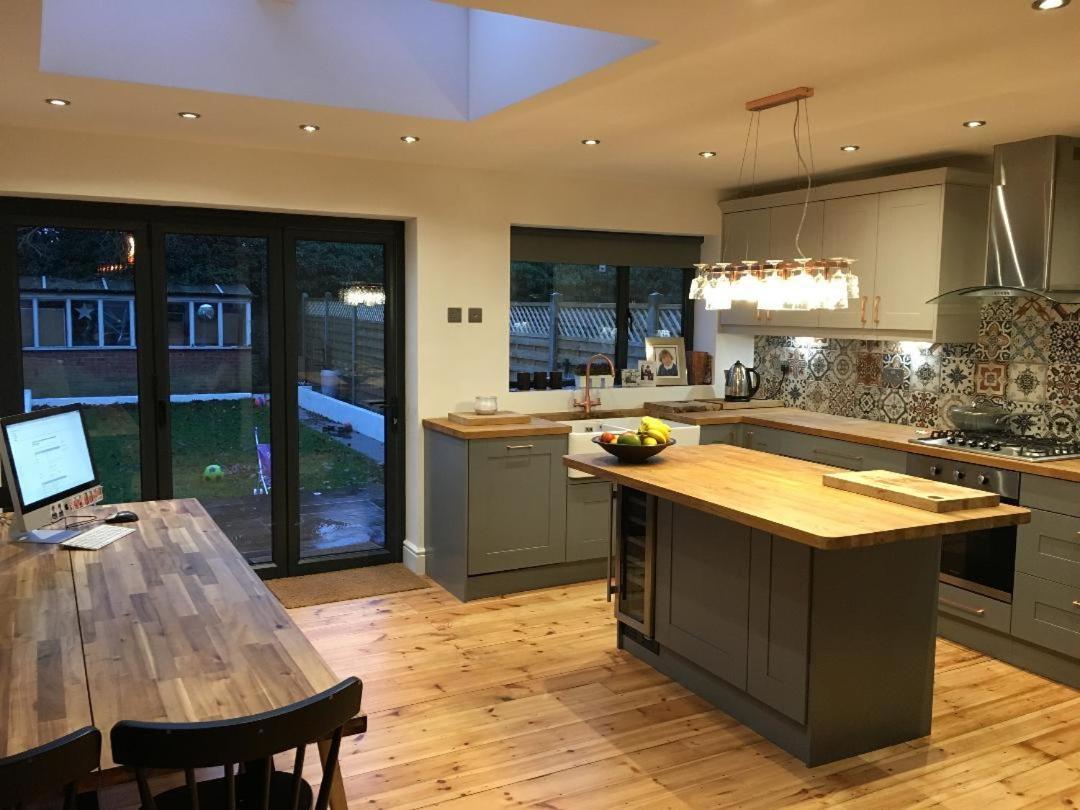 Three Bedroom Family With Garden In Walthamstow Casa de Férias